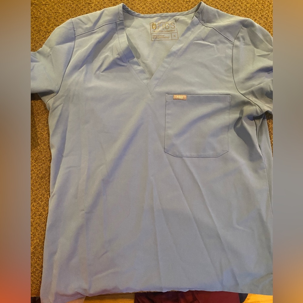 FIGS medium Ceil Blue one pocket top